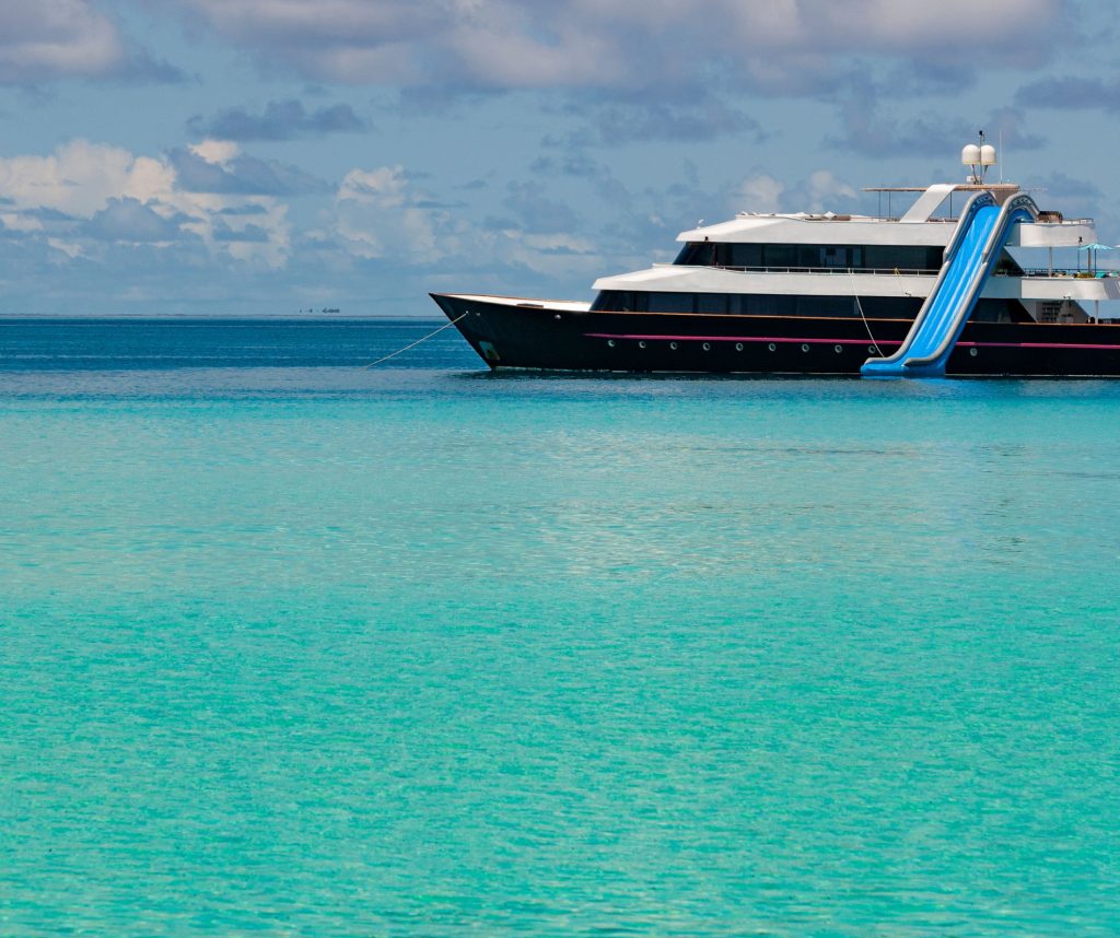 How to Book a Maldives Yacht Charter for an Ultra-Luxurious Experience